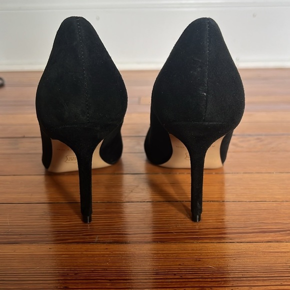 Ann Taylor Black Pointy Toe Suede Heels with Gold Chain Buckle Detail Size 8 - Picture 6 of 11